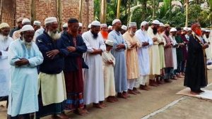 দেশজুড়ে চাঁদের অপেক্ষা, কুড়িগ্রামে আগাম ঈদ উদযাপন