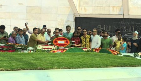 স্বাধীনতা দিবসে জিয়াউর রহমানের মাজারে চলচ্চিত্র পরিষদের শ্রদ্ধা
