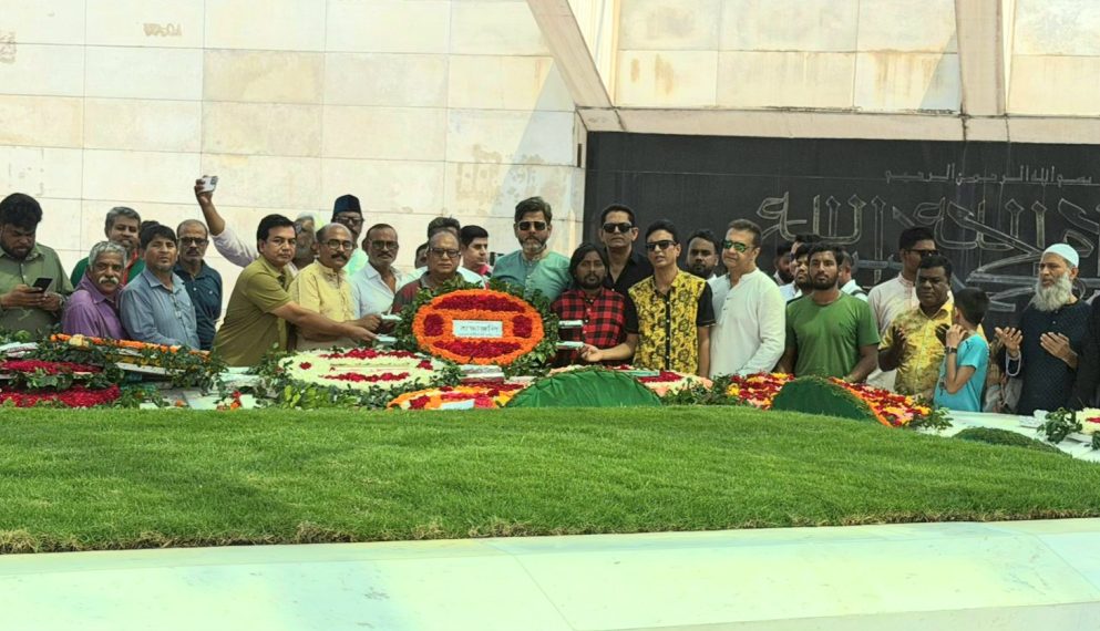 স্বাধীনতা দিবসে জিয়াউর রহমানের মাজারে চলচ্চিত্র পরিষদের শ্রদ্ধা