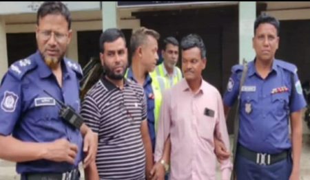 উল্লাপাড়ায় ‘ফ্যামিলি কার্ড’ দেওয়ার নামে প্রতারণা, আটক ২