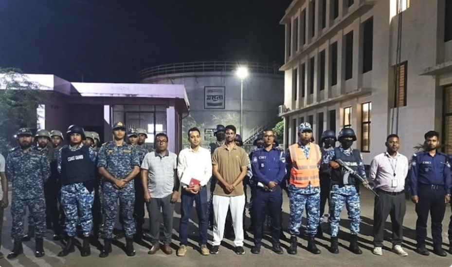 মোংলায় অবৈধ ১২ হাজার ৬১৩ লিটার ডিজেল মজুদের সন্ধান