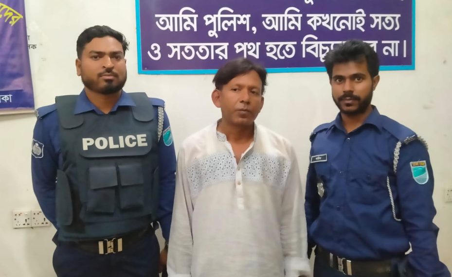 আশুলিয়ায় মুজিব সেনা ঐক্য লীগের সভাপতি গ্রেপ্তার
