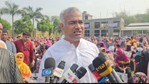 আশুলিয়ায় ৫ হাজার হতদরিদ্র মানুষের মাঝে ঈদ উপহার বিতরণ