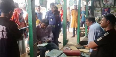 টাঙ্গাইলে বেশি দামে জ্বালানি তেল বিক্রি: দুই ব্যবসায়ীকে ৭ হাজার টাকা জরিমানা