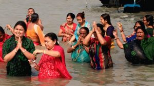ব্রহ্মপুত্রে পাপমোচনের জোয়ার, চিলমারীতে লাখো ভক্ত