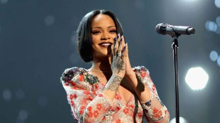 বাড়িতে ছিলেন পপ তারকা রিহানা, চলল ১০ রাউন্ড গুলি