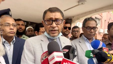 মানসিক হাসপাতালের নোংরা পরিবেশ-অব্যবস্থাপনা দেখে স্বাস্থ্যমন্ত্রীর ক্ষোভ