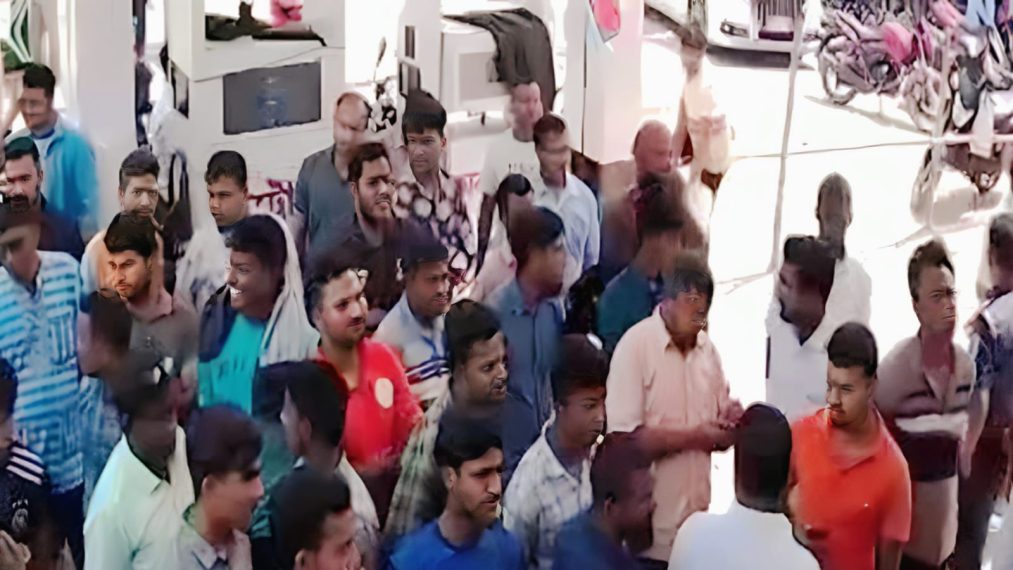 তেল সংকটে বিক্ষোভ, শেষমেশ ছাড় প্রশাসনের