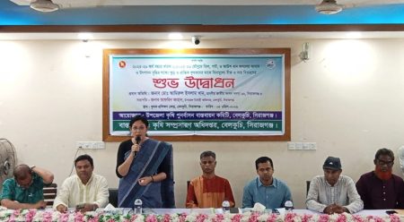 বেলকুচিতে কৃষকদের মাঝে বিনামূল্যে বীজ-সার বিতরণ কার্যক্রমের উদ্বোধন