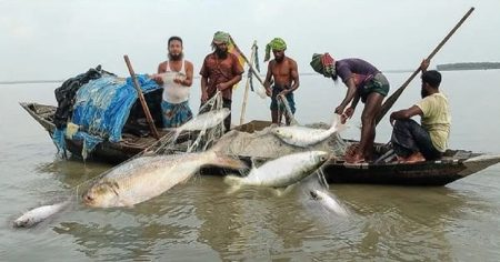 বঙ্গোপসাগরে ৫৮ দিনের মাছ ধরায় নিষেধাজ্ঞা জারি