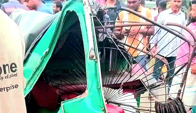 সিরাজগঞ্জে বাসচাপায় সিএনজি অটোরিকশার ৪ যাত্রী নিহত