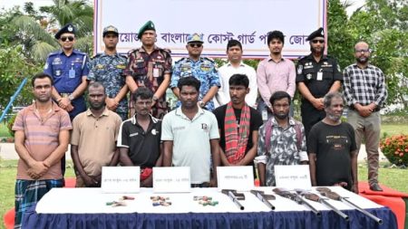 সুন্দরবনের বনদস্যু ছোট সুমন বাহিনীর ফের আত্মসমর্পণ