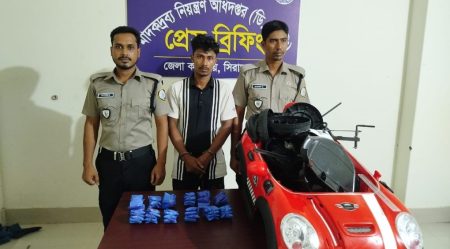 রায়গঞ্জে বাসে অভিযান, ১২ হাজার পিস ইয়াবাসহ যাত্রী আটক