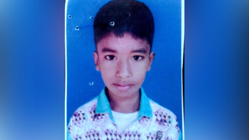 রায়গঞ্জে পুকুরে মাছ ধরার সময় বজ্রপাতে নিহত স্কুলছাত্র