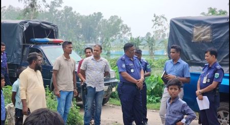 রায়গঞ্জে জিম্মি করে লুট, ছুরিকাঘাতে আহত নৈশপ্রহরী