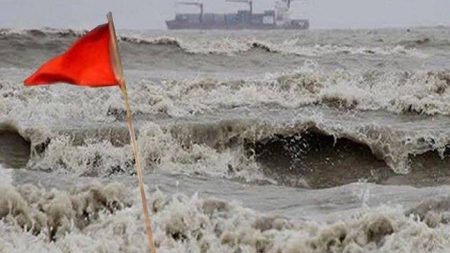বঙ্গোপসাগরে নিম্নচাপ, ৩ নম্বর সতর্ক সংকেত জারি