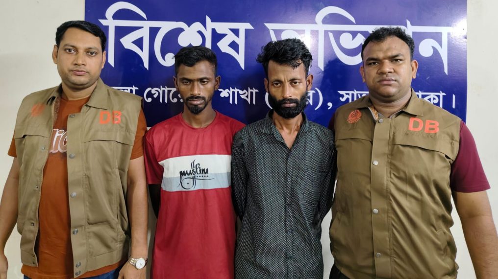 আশুলিয়ায় পেশাদার দুই ছিনতাইকারী গ্রেফতার