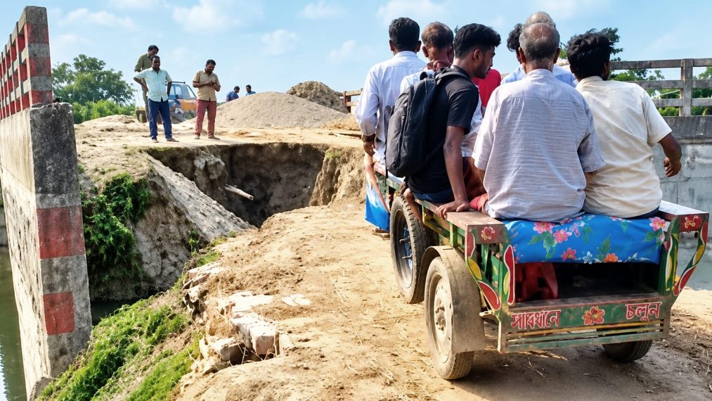 প্রথম বর্ষাতেই ধসে গেল ১১ কোটি টাকার সেতুর সংযোগ সড়ক