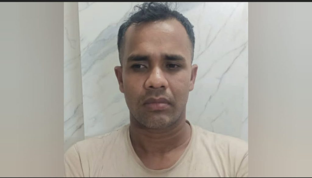 আশুলিয়ায় চলন্ত বাসে ধর্ষণচেষ্টা, প্রাণ বাঁচাতে লাফ; চালক আটক