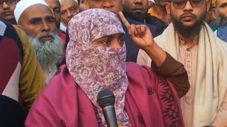 ইনকিলাব কালচারাল সেন্টারে পদত্যাগ ঘিরে বিতর্ক, ‘ওয়ারিশ’ দাবিতে প্রশ্ন তুললেন মাসুমা হাদি
