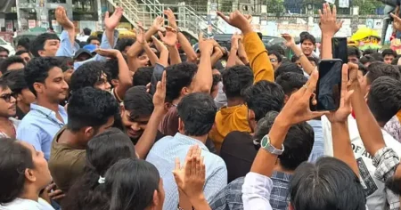 এইচএসসি স্থগিতসহ ৩ দাবিতে শিক্ষার্থীদের বিক্ষোভ