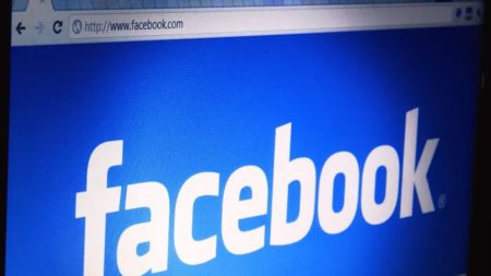হঠাৎ বিভ্রাটে অচল ফেসবুকের ডেস্কটপ ভার্সন