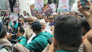 সচিবালয় অভিমুখে ১১ দলের পদযাত্রায় পুলিশের বাধা