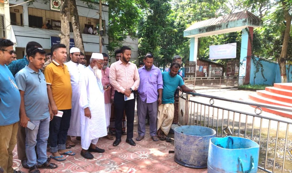 রায়গঞ্জে ১০০ কেজি নিষিদ্ধ আফ্রিকান মাগুর জব্দ করে ধ্বংস