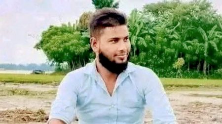মোটরসাইকেলের পাশে যুবকের লাশ, বাড়ছে রহস্য