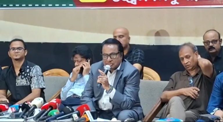 চলচ্চিত্র প্রযোজক সমিতির নির্বাচন স্থগিত: আইন ও গঠনতন্ত্র মেনে নির্বাচন চায় উজ্জ্বল–লিপু পরিষদ